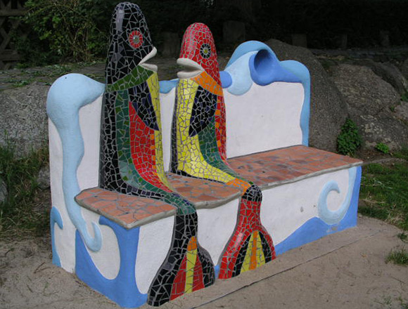 Sitzskulptur “Plaudernde Fische am Bach”